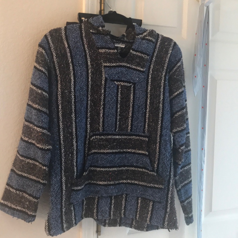 Women’s small hooded pullover